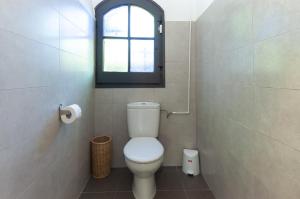 Kúpeľňa v ubytovaní 1215 BAIX CAMP casa con jardin - Apivend Immo