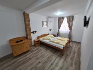 Postel nebo postele na pokoji v ubytování Sándor Panzió