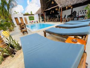Der Swimmingpool an oder in der Nähe von Babalao Bungalows
