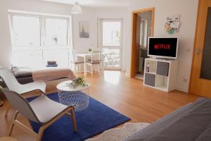 TV a/nebo společenská místnost v ubytování FULL HOUSE Studios - KornhausPremium Apartment - Balkon, WiFi