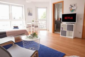 TV a/nebo společenská místnost v ubytování FULL HOUSE Studios - KornhausPremium Apartment - Balkon, WiFi
