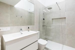 Koupelna v ubytování Puerta Real Home Apartment 2 + 37 fotografií