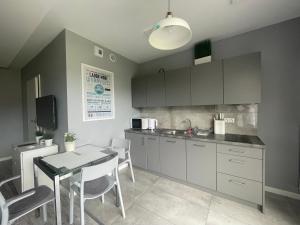 Kuchyňa alebo kuchynka v ubytovaní Apartamenty Horyzont SeaView by Rent like home