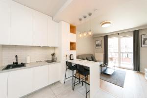 Kuchyňa alebo kuchynka v ubytovaní Main Trainstation one bedroom AC p4you pl + 16 fotografií