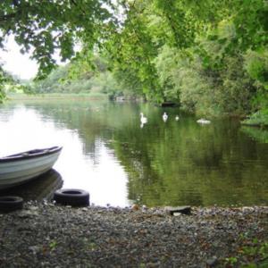 Výhled na řeku, která protéká v blízkosti bed and breakfast