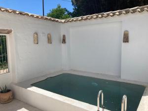 Bazén v ubytování LosGuachos_ casa rural nebo v jeho okolí
