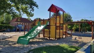 un parco giochi con uno scivolo in un parco di Apartment in Zamardi - Balaton 20318 a Zamárdi