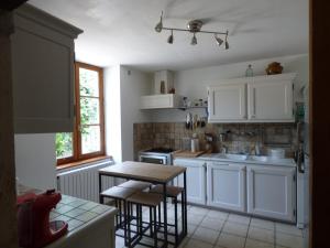 Dapur atau dapur kecil di MAISON SYLVAIN +15 gambar