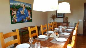 En restaurang eller annat matställe på Casa rural con jardín privado