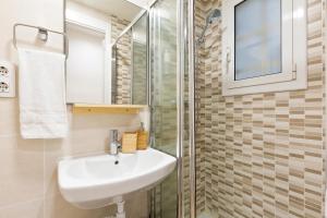 Kúpeľňa v ubytovaní WOW Apartments by Olala Homes