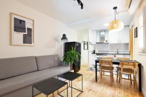 Kuchyňa alebo kuchynka v ubytovaní WOW Apartments by Olala Homes