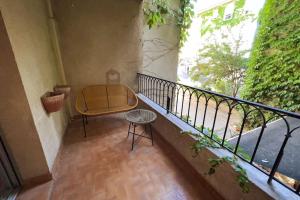 Balkón alebo terasa v ubytovaní Aux MARCHES DU PALAIS - AC CLIM - SPACIEUX - TERRASSE - WIFI