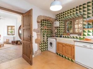 Kuchyňa alebo kuchynka v ubytovaní Preciosa casa rural en el centro de Peratallada