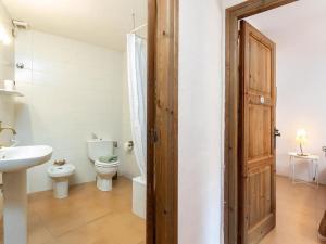 Kúpeľňa v ubytovaní Preciosa casa rural en el centro de Peratallada