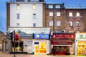 a group of shops on a street in front of a building at Comfort Inn Edgware Road W2 in London