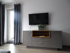 TV a/nebo společenská místnost v ubytování Apartament Król Neptun