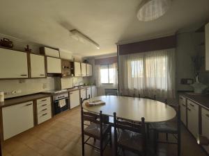 Kuchnia lub aneks kuchenny w obiekcie PV20A, Gran apartamento en el centro con vistas al mar