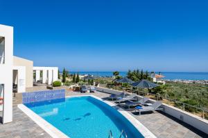 Swimmingpoolen hos eller tæt på Domus Eleon Luxury Villa