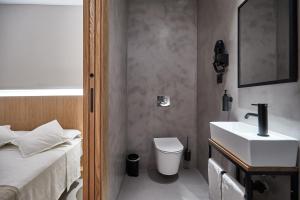Ein Badezimmer in der Unterkunft Ella Hostel Ramblas