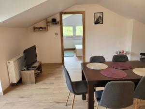 TV a/nebo společenská místnost v ubytování Apartamenty Wisła Lipowa 16-4D