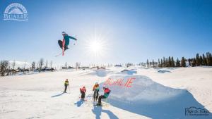 Golsfjellet - Bualie, milevis med sykkelveier, fiske og vannaktivitet, ski inn/ut til alpinanlegg og langrennsløyper. om vinteren