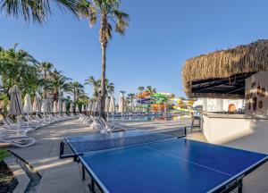 Stolní tenis v ubytování Belek Beach Resort Hotel nebo okolí
