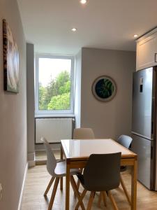 Kuchyňa alebo kuchynka v ubytovaní Apartament BB z widokiem na Krynicę
