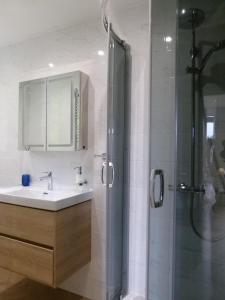Kúpeľňa v ubytovaní Apartament BB z widokiem na Krynicę