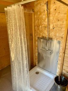 A bathroom at La Yurta de Gaia