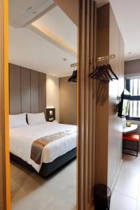 A bed or beds in a room at Hayo Hotel Palembang