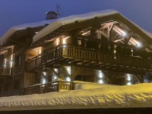 Obiekt Chalet Whymper avec piscine 150m téléphérique (neuf 2021) zimą