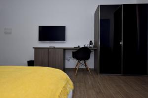 Televízia a/alebo spoločenská miestnosť v ubytovaní Quaint Boutique Hotel Nadur