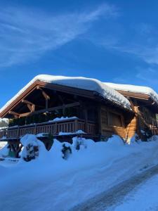 Obiekt Chalet Whymper avec piscine 150m téléphérique (neuf 2021) zimą