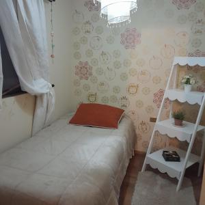 Postel nebo postele na pokoji v ubytování Entre tizones y brujos ( cabaña Maggie)
