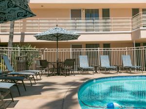 Swimmingpoolen hos eller tæt på La Jolla Riviera Inn