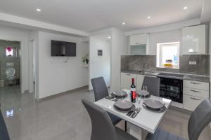 Dapur atau dapur kecil di Apartman IVA
