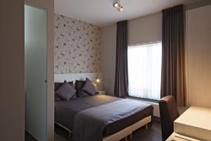 Krevet ili kreveti u jedinici u okviru objekta Hotel Duivels Paterke Harelbeeksestraat 29, 8500 Kortrijk