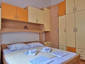 Postel nebo postele na pokoji v ubytování Apartments Gajo