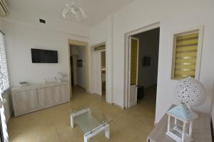 a living room with white walls and a tv at B&B Centrale in Gallipoli