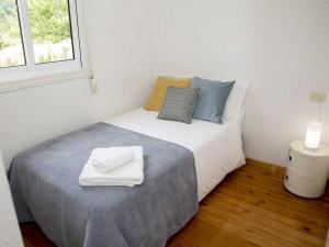 Łóżko lub łóżka w pokoju w obiekcie A Casiña - Casa Rural en la Ribeira Sacra, Galicia