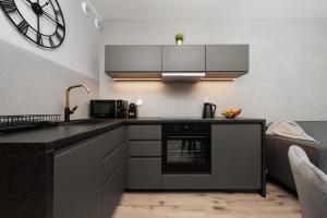 Kuchyňa alebo kuchynka v ubytovaní Apartment Wrocław Braniborska by Noclegi Renters
