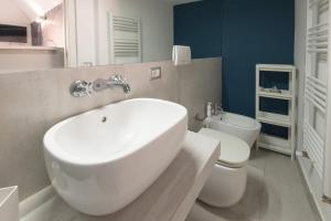 A bathroom at Rione Monti Studio Apt with private garden