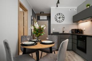 Kuchyňa alebo kuchynka v ubytovaní Apartment Wrocław Braniborska by Noclegi Renters