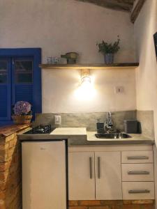 a kitchen with a sink and a counter top at Casinhas em Terras Frias in Santa Maria Madalena