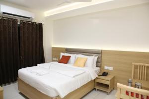 Postel nebo postele na pokoji v ubytování Hotel Ashoka + 29 fotografií