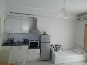 A kitchen or kitchenette at Studios Magda
