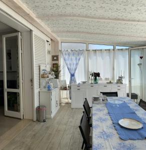 Posezení v ubytování Villa Volli Three Rooms + 37 fotografií