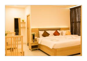 Postel nebo postele na pokoji v ubytování Hotel Ashoka