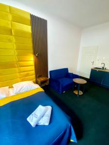 a bedroom with a blue bed and a blue couch at Old Town Gertrudy Apartment - Topolove Rooms & Apartments in Krakow
