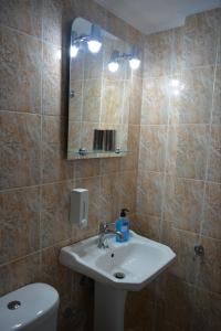 A bathroom at Pagrati apartment Διαμέρισμα Παγκράτι